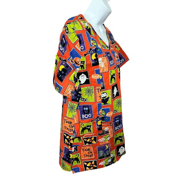 SCRUBSTAR Halloween Scrub Top Sz Large Dracula Spiders Frankenstein Shirt - Picture 3 of 8